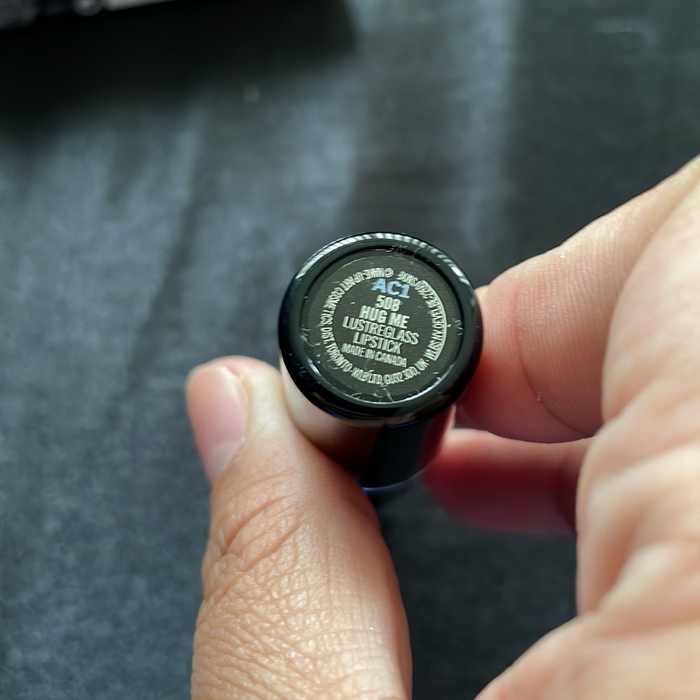 Lustreglass lipstick - hug me - Picture 4 of 7